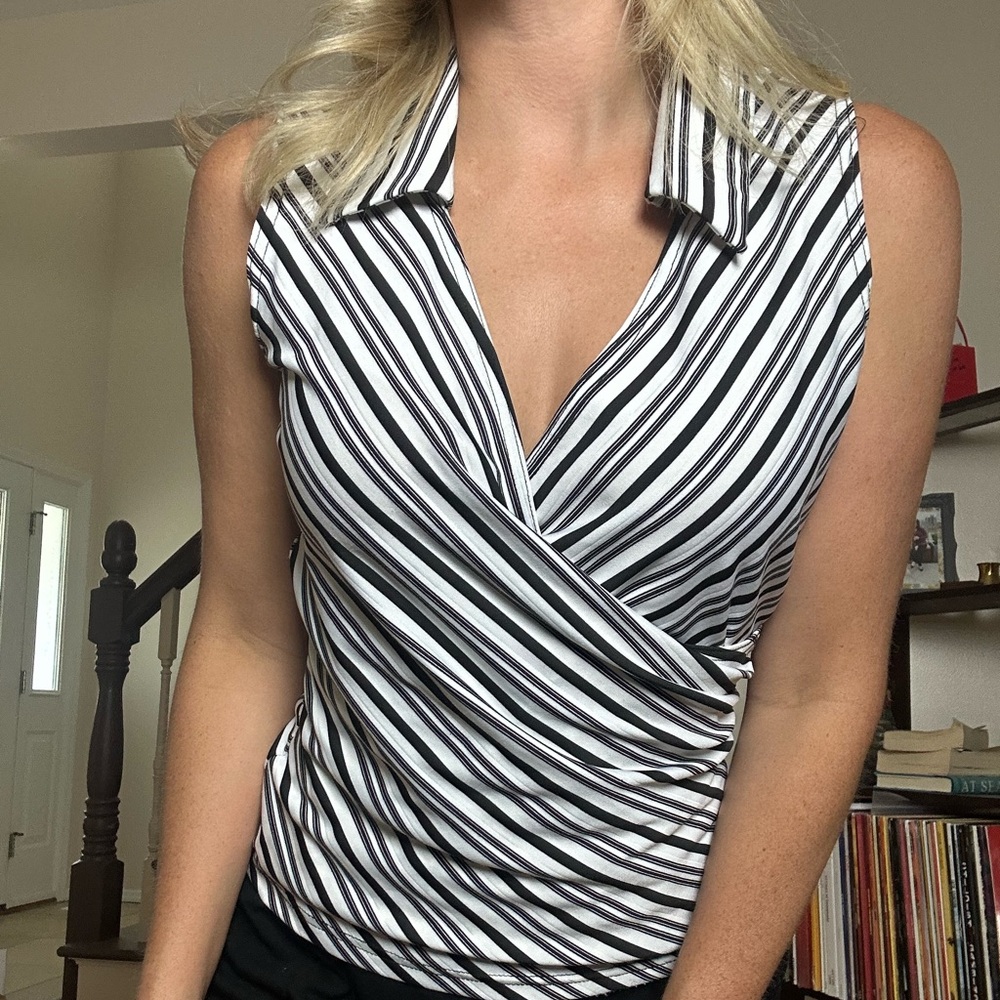 Vintage y2k Black and white striped sleeveless shirt with a collar. Size large